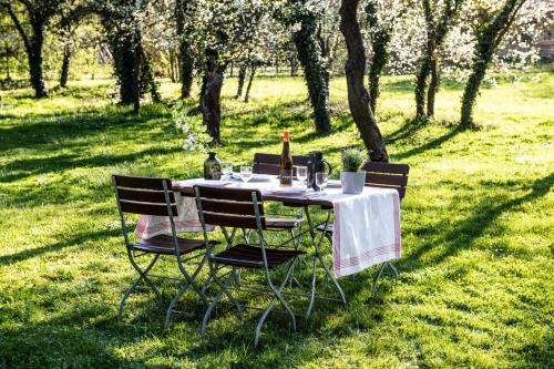 a table with chairs and a bottle of wine on it at Gasthaus zum Schwan in Castell