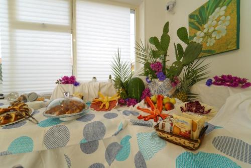 a table with a turkey and other food on it at Hotel Rivabella in Davoli