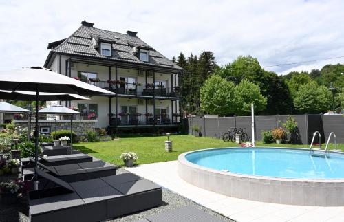 The swimming pool at or close to Enjoyit Rooms