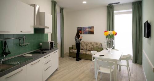 Η κουζίνα ή μικρή κουζίνα στο Casa Rachele Napoli