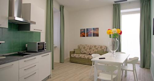 Η κουζίνα ή μικρή κουζίνα στο Casa Rachele Napoli