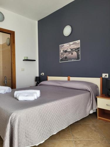 Un pat sau paturi într-o cameră la White Sand affittacamere