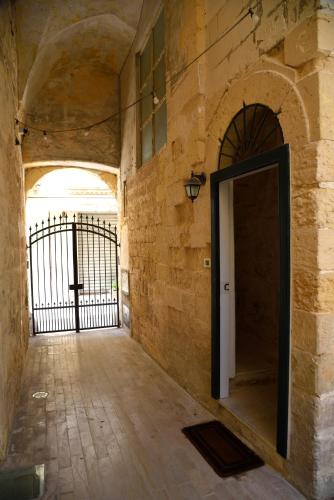 an empty hallway with a door in a building at Li Frati Suite in Lecce