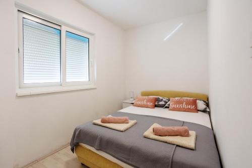Posteľ alebo postele v izbe v ubytovaní Apartment ANA Podstrana