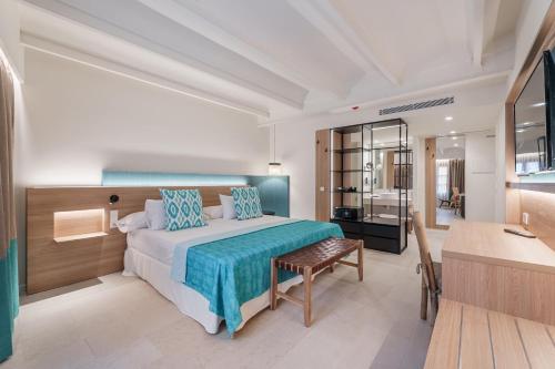 a bedroom with a bed and a desk in a room at Can Guixe - Turismo de Interior in Inca
