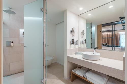 a bathroom with a sink and a mirror at Can Guixe - Turismo de Interior in Inca