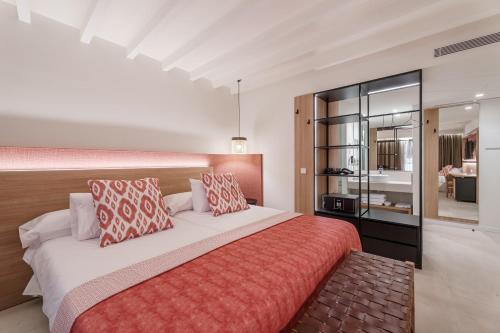 a bedroom with a large bed with a red blanket at Can Guixe - Turismo de Interior in Inca