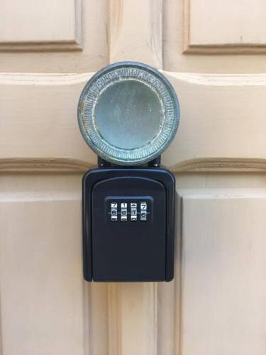 a clock is hanging on a door with ansicsnsics at Stella d'Aurora waterview in Belmonte Calabro
