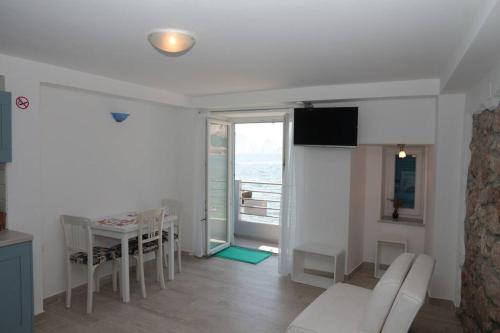 SEA - House on the beach with view