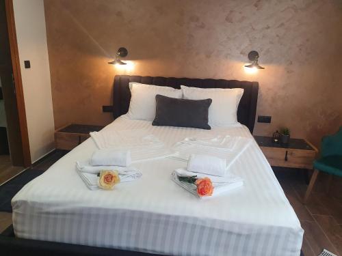 Katil atau katil-katil dalam bilik di Kamelia guest rooms