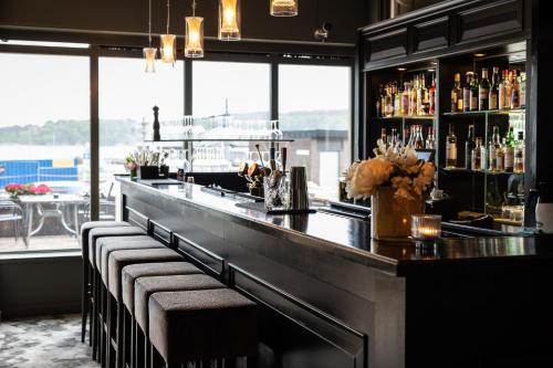 a bar with a row of seats at a restaurant at Quality Hotel Grand Larvik in Larvik