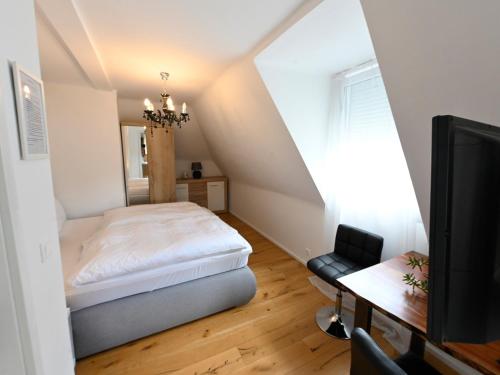 a small bedroom with a bed and a desk at Enjoyit Rooms in Velden am Wörthersee