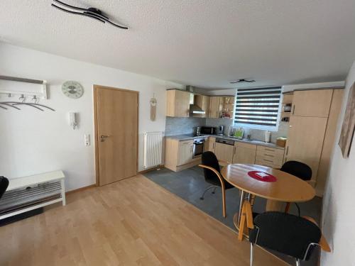 a kitchen with a table and chairs in a room at Ferienwohnung Dinkelberg in Steinen