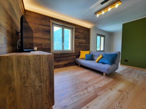 a living room with a couch and a tv at CasAmici in Bognanco