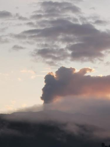 a cloud formation in the sky at sunset at Finca Campestre Villa del Campo in Santa Rosa de Cabal