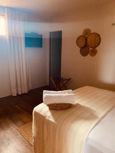 a bedroom with a bed with a basket on it at Beach Eco Stays Hotel Boutique Lagoinha in Tigre