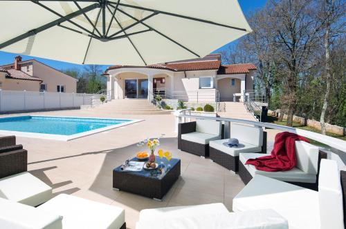 Villa Vivian by Villa Plus – Photos 2