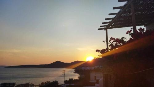 Φωτογραφία από το άλμπουμ του Ηλιοβασίλεμα Αιγαίου στα Κιόνια