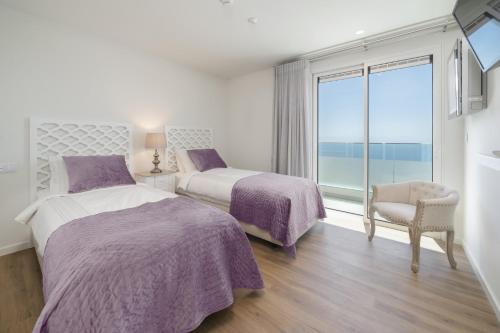 Un pat sau paturi într-o cameră la Villa Grandview by Villa Plus