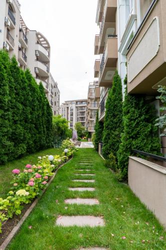 Κήπος έξω από το DPark Apartament