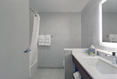 Ένα μπάνιο στο Holiday Inn Express & Suites - Port Elgin