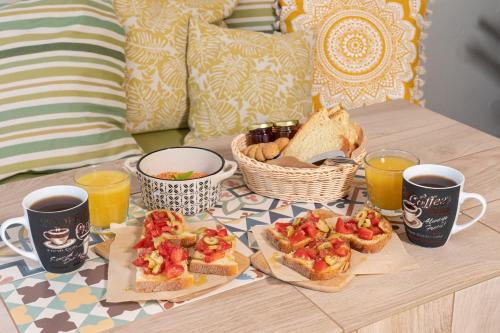 a table with toast sandwiches and two cups of coffee at Minas Apartments in Divarata