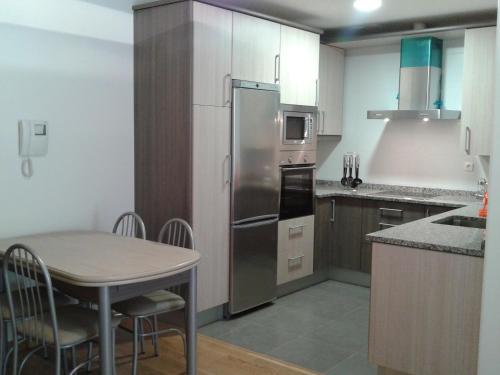 A kitchen or kitchenette at Apartamento Rural Arluzepe