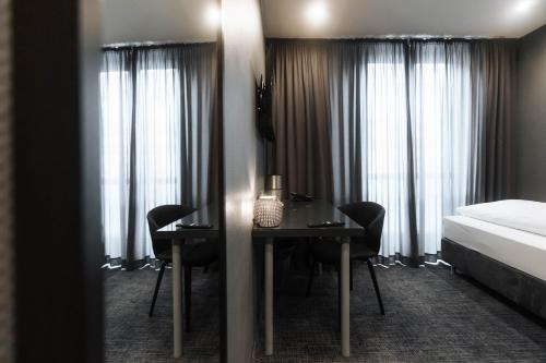 Кровать или кровати в номере Hotel am Augustinerplatz