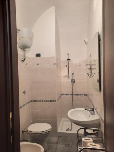 Phòng tắm tại B&B Don Angelo Campobassi