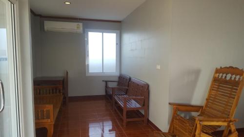 Ein Sitzbereich in der Unterkunft Phatra Hostel