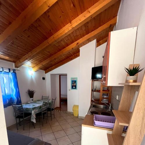a living room with a table and a dining room at Apartmani Lisak Ugrina in Barić Draga