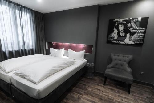 Кровать или кровати в номере Hotel am Augustinerplatz