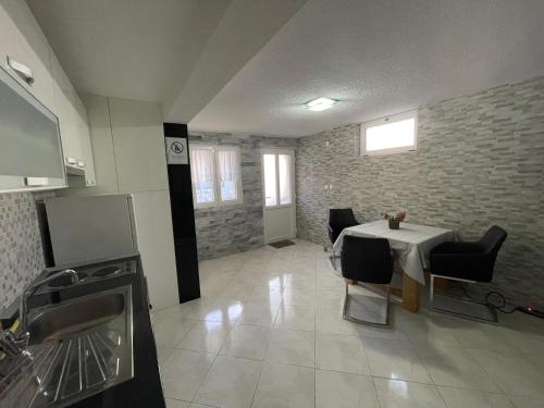 Dapur atau dapur kecil di Apartmani-joe