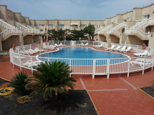 The swimming pool at or close to Lovely 2 Bedroom Holiday Apartment in Central Caleta de Fuste