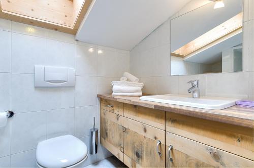 a bathroom with a toilet and a sink at Bait da Marieta in Livigno
