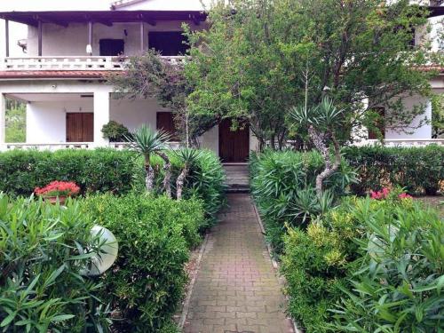 a walkway in front of a house with plants at Villa Conti Residence in Lacona