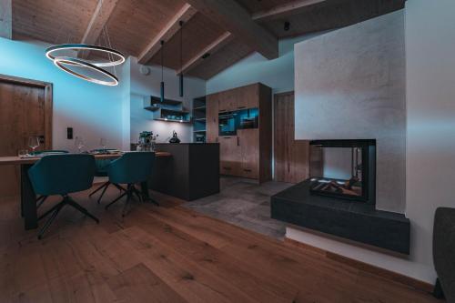 a kitchen and living room with a fireplace at ARLhome - Zuhause am Arlberg in Sankt Anton am Arlberg