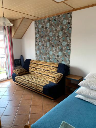 a living room with a couch in a bedroom at Fala in Karwia