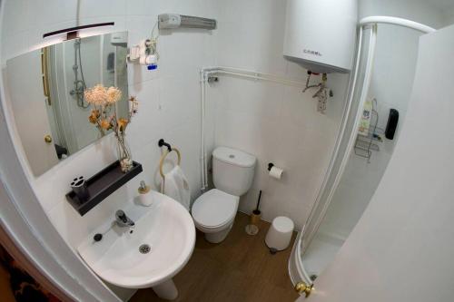 Koupelna v ubytování Apartamento tranquilo e ideal para parejas, con bonitas vistas de Toledo y fantàstica ubicación