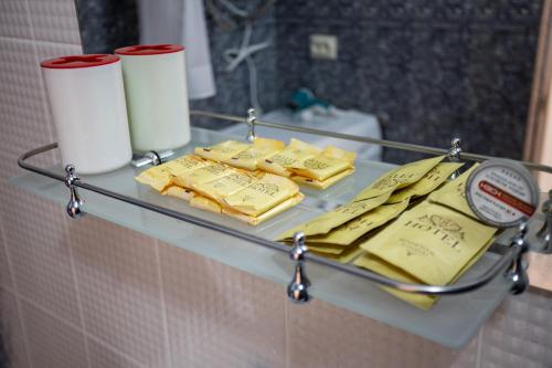 Makanan di atau berdekatan apartmen