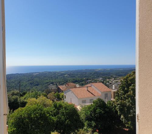 Gambar di galeri bagi Chambres d'hôte A Caserella, Maison de village rénovée avec vue sur mer di Valle-di-Campoloro