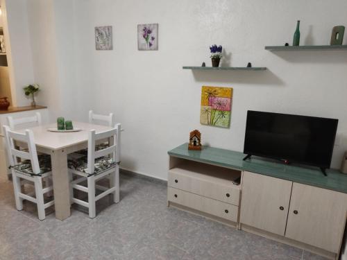 Televisyen dan/atau pusat hiburan di Apartament Cristina