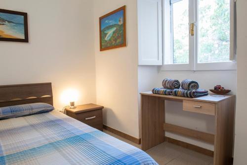a bedroom with a bed and a window at B.I.C. (bnb in centro) in Sassari