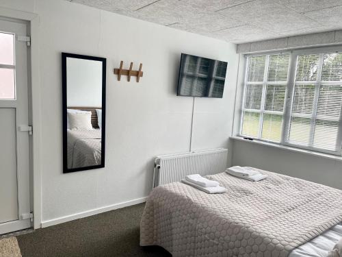 Säng eller sängar i ett rum på Hos Martin - Bed and Tee Kitchen - Kontaktløst - Contactless