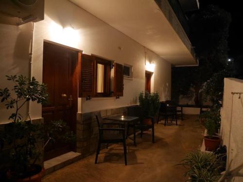 Μπαλκόνι ή βεράντα στο Chrysoula’s Welcoming Triple Room with Yard