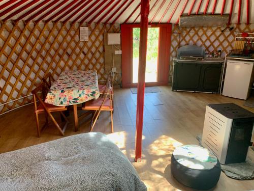 Η κουζίνα ή μικρή κουζίνα στο La Yurta de Gaia