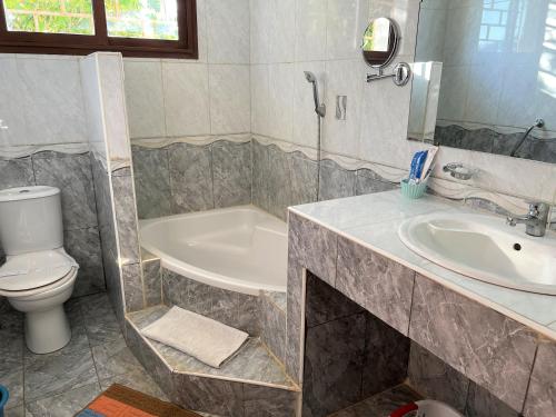 Salle de bains dans l'établissement Victory Hotel & Restaurant Tulear