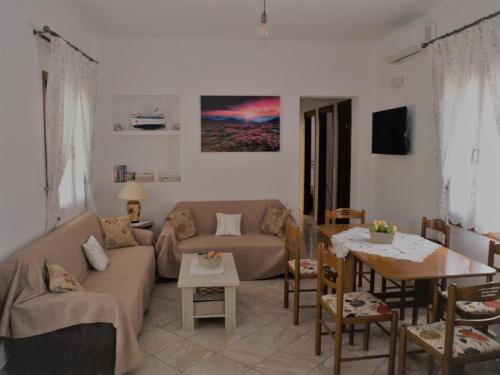 ilioni house