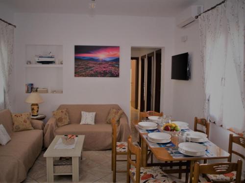 ilioni house
