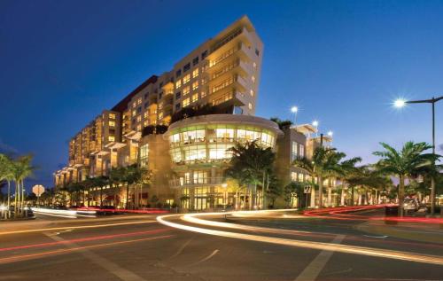 Classy 2BD 2BTH at Midblock with FREE PARKING photo 8